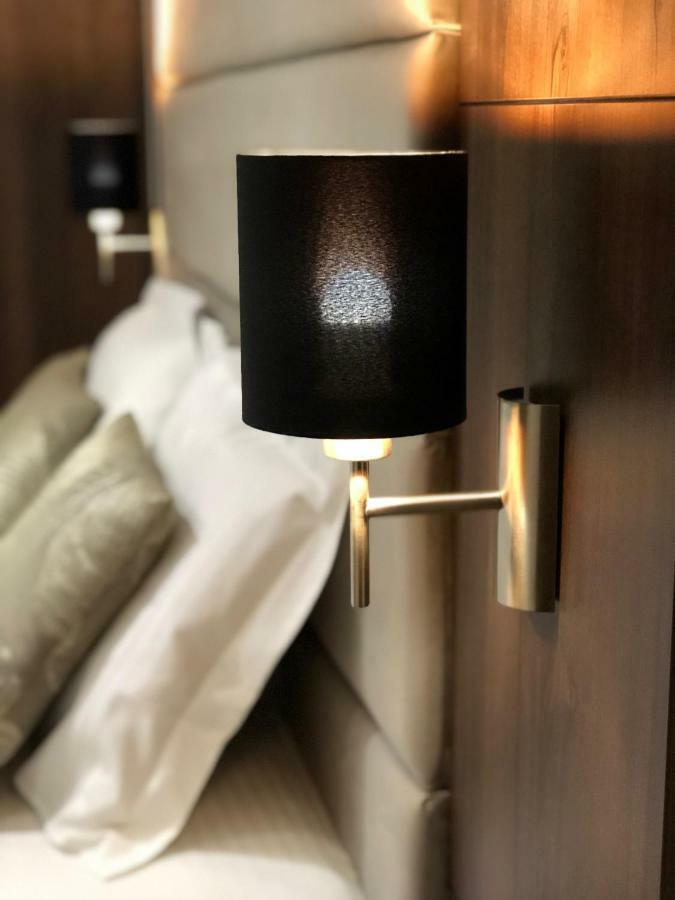 Aria Royal *
